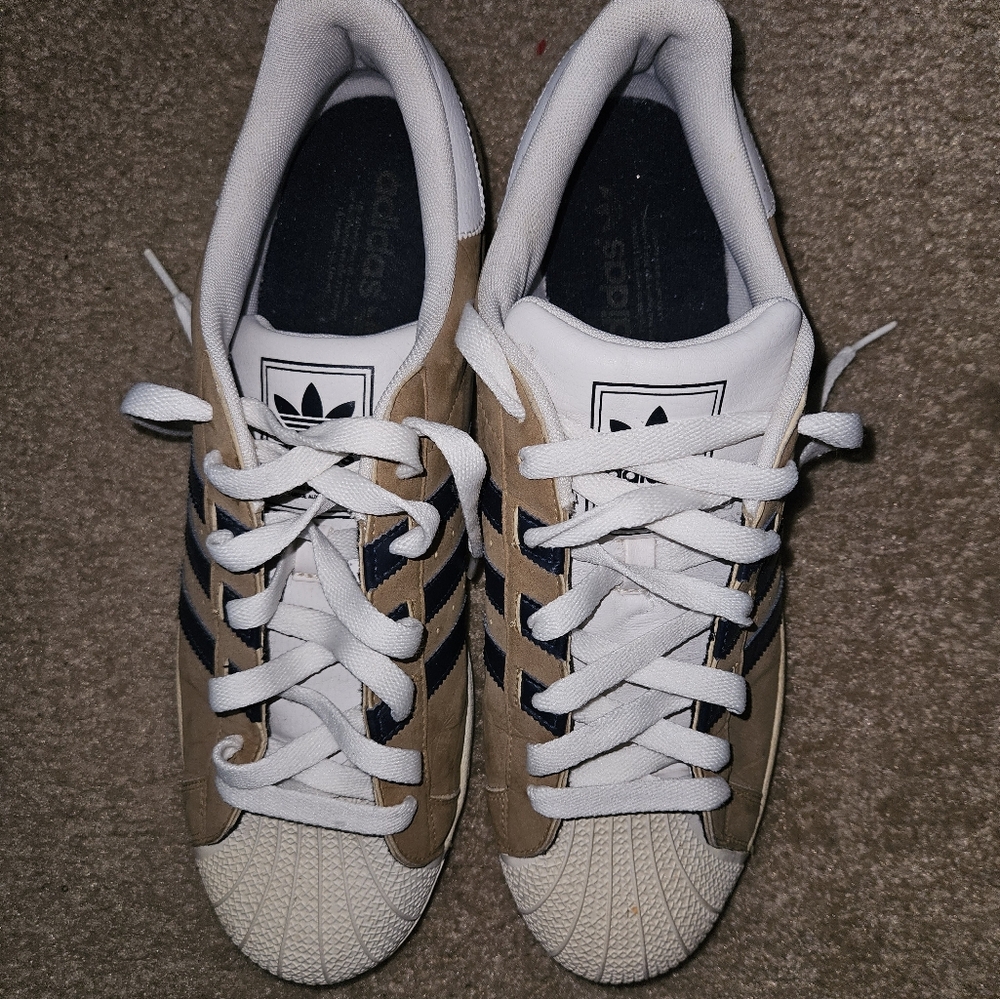 Adidas Sneakers